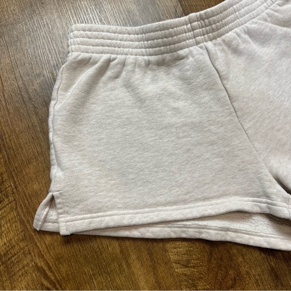 Aritzia TNA Cozy Sweat Fleece Perfect Micro Shorts Sz Small Heather - Picture 3 of 13